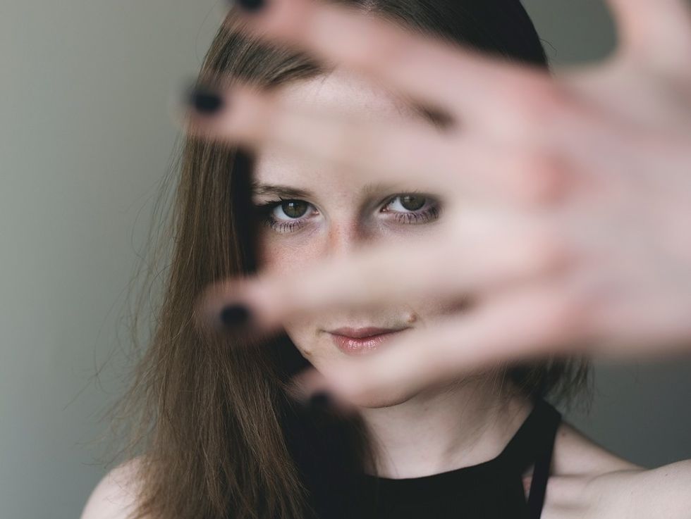 19 Signs She's Playing You