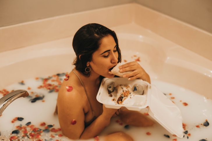 Your Skin Is Freaking Out, And 9 Other Signs You Need A Self-Care Day