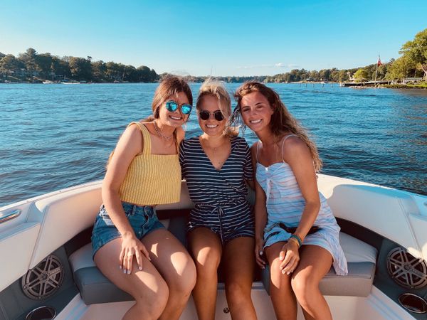 I May Have A New Group Of Friends At College, But It's My Hometown Friends That Have Kept Me Going