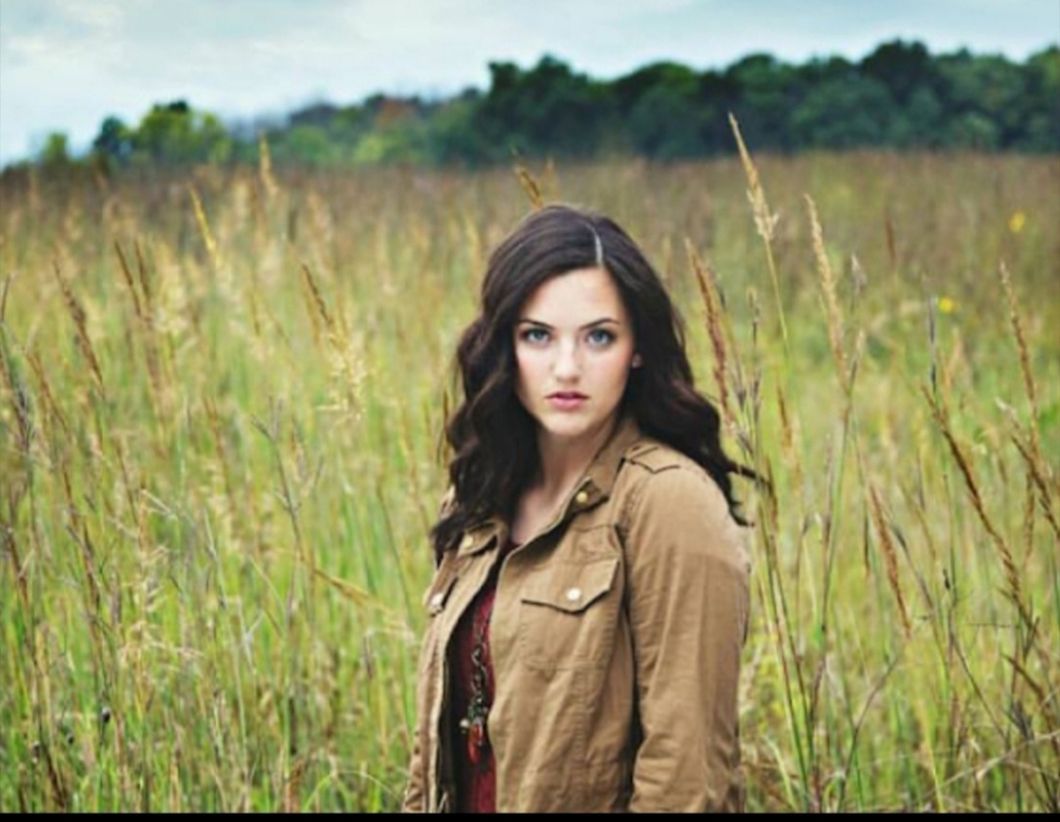 Pretty Girls Can Do Hard Labor With The Guys AND Enjoy It, Stop Stereotyping Feminine Women