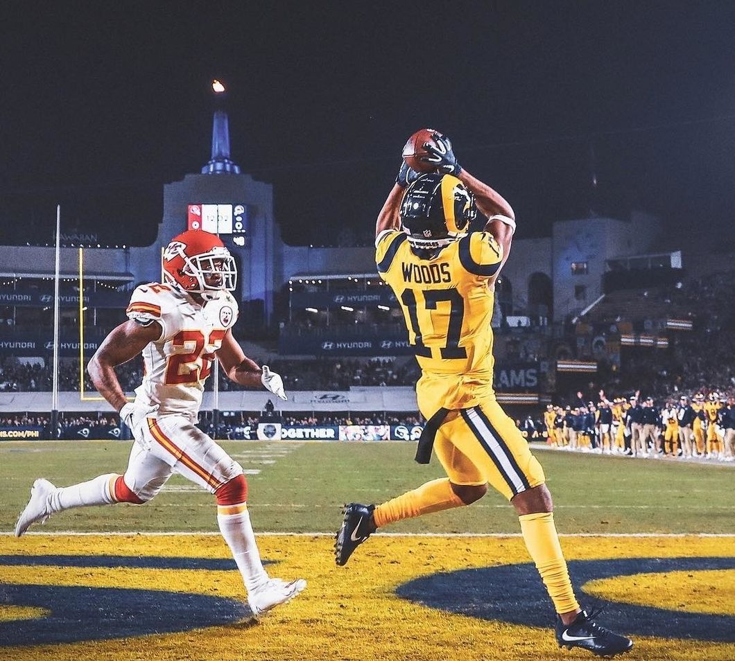 10 Memorable Monday Night Football Games That Will Get You Actually Make You Enjoy Mondays