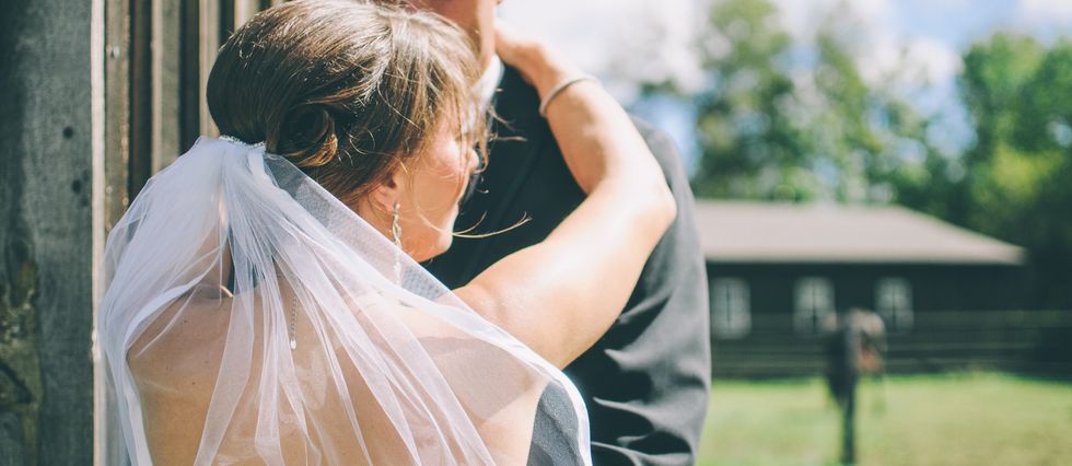 8 Signs You Are Too Young To Get Married, Like Not Being Old Enough To Book The Hotel For Your Honeymoon