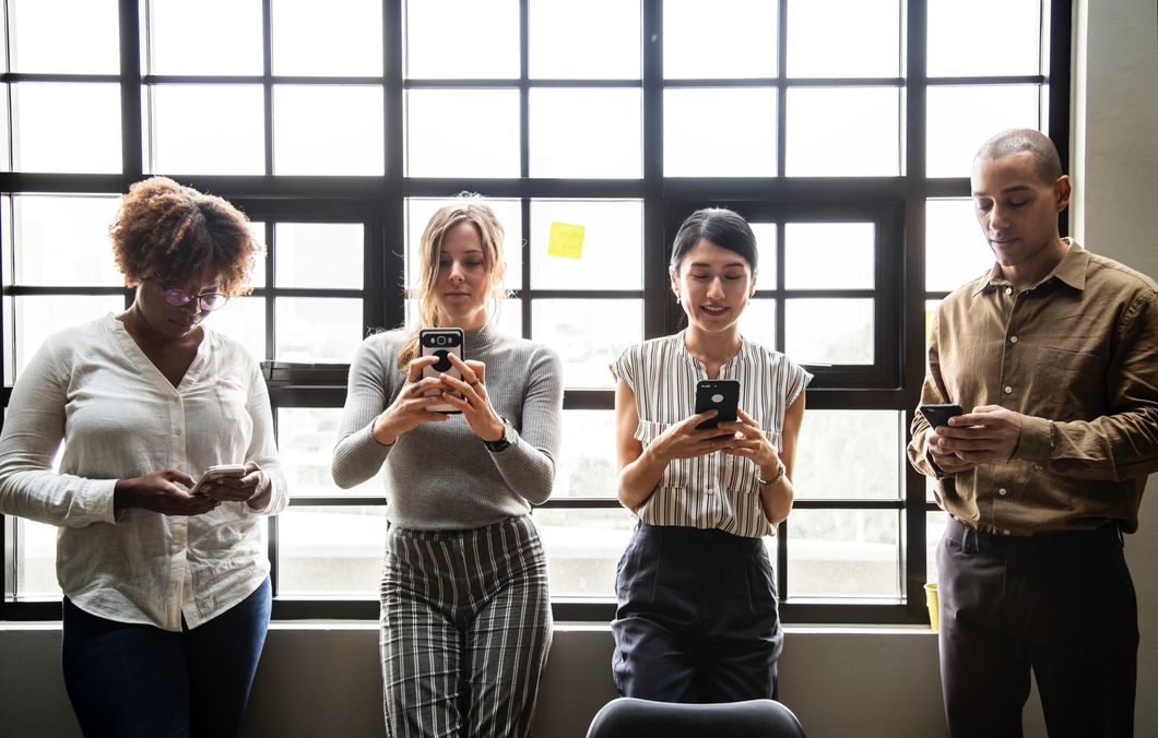 Put down your phone, NOW