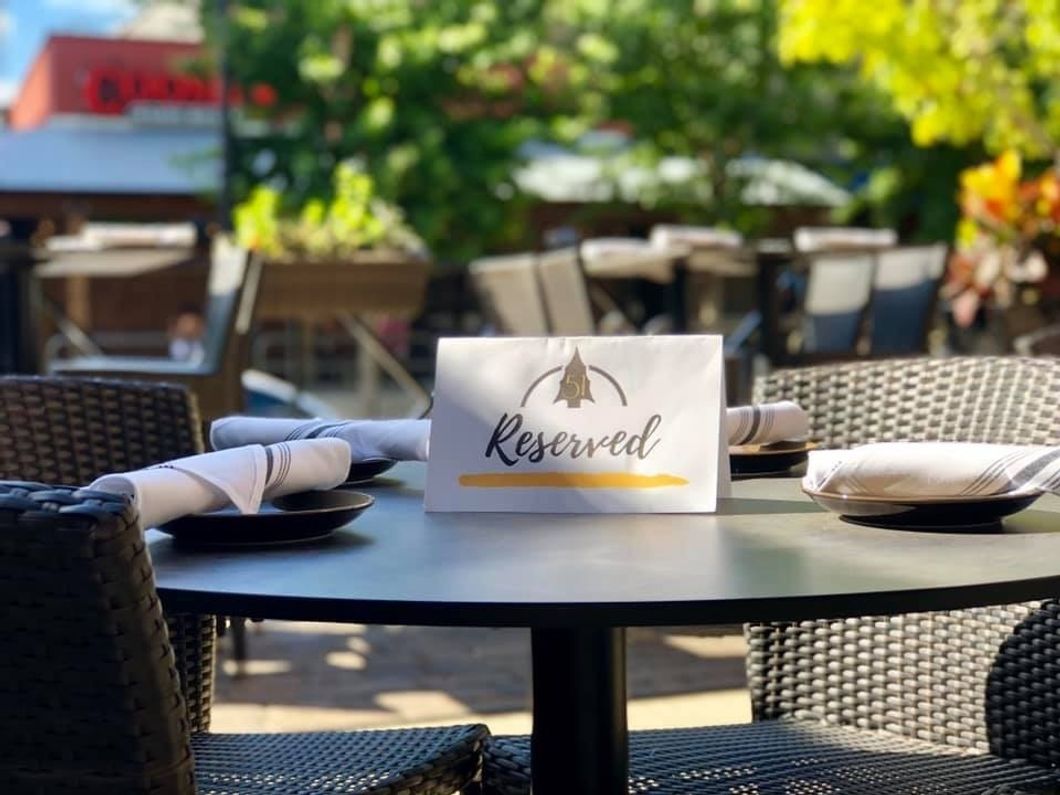 13 Tips On How To Properly Act In A Restaurant Or Bar