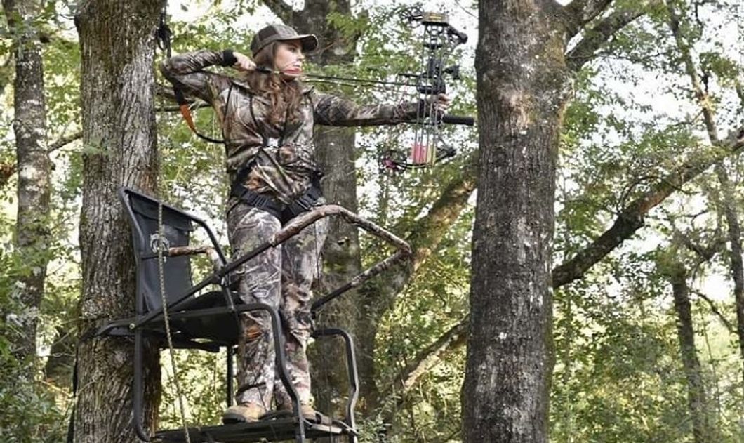 How to use a climbing tree stand?