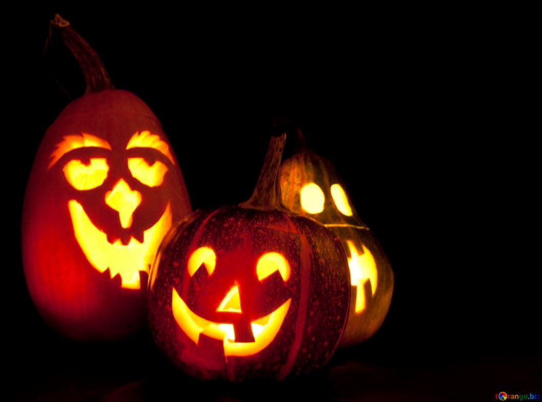 10 Classic Horror Movies To Put You In The Halloween Spirit