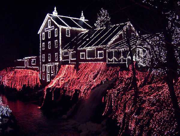 10 Christmas Light Displays In Ohio That'll Make You Feel Warm And Fuzzy When It's 20 Degrees Outside