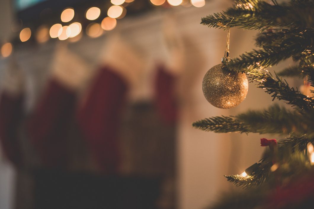 10 Christmas Activities To Do If You're Broke AF