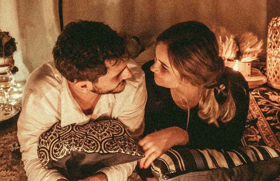 5 Ways To Keep Seasonal Depression From Harming Your Relationship, Even If It Feels Impossible