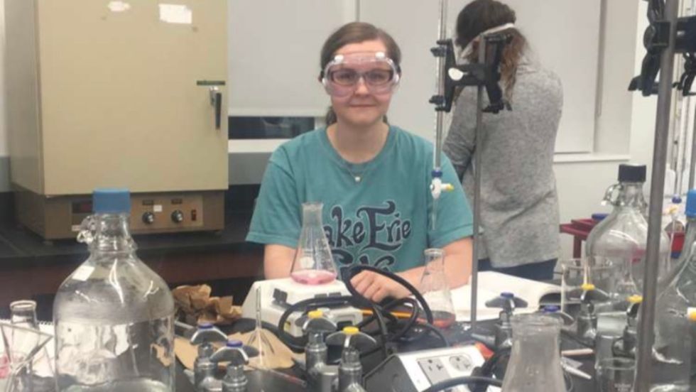 33 Thoughts You Have In Chem Lab When You're NOT A Chem Major