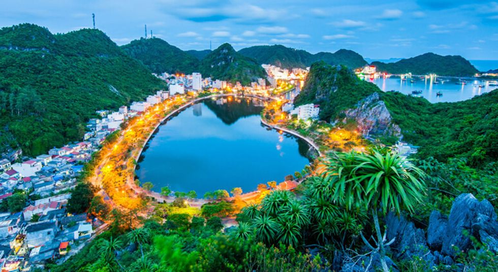 7  ESSENTIAL  PLACES TO SEE IN VIETNAM