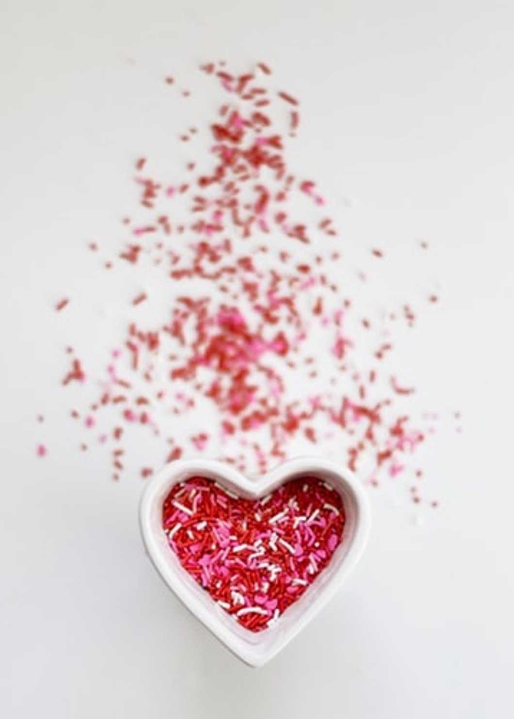 10 Simple Gifts To Get Your Girlfriend For Valentine's Day On A Budget
