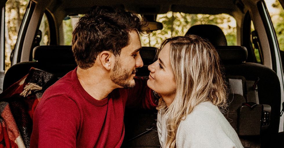 36 Questions To Ask The Person You're Dating If You Want To Fall In Love