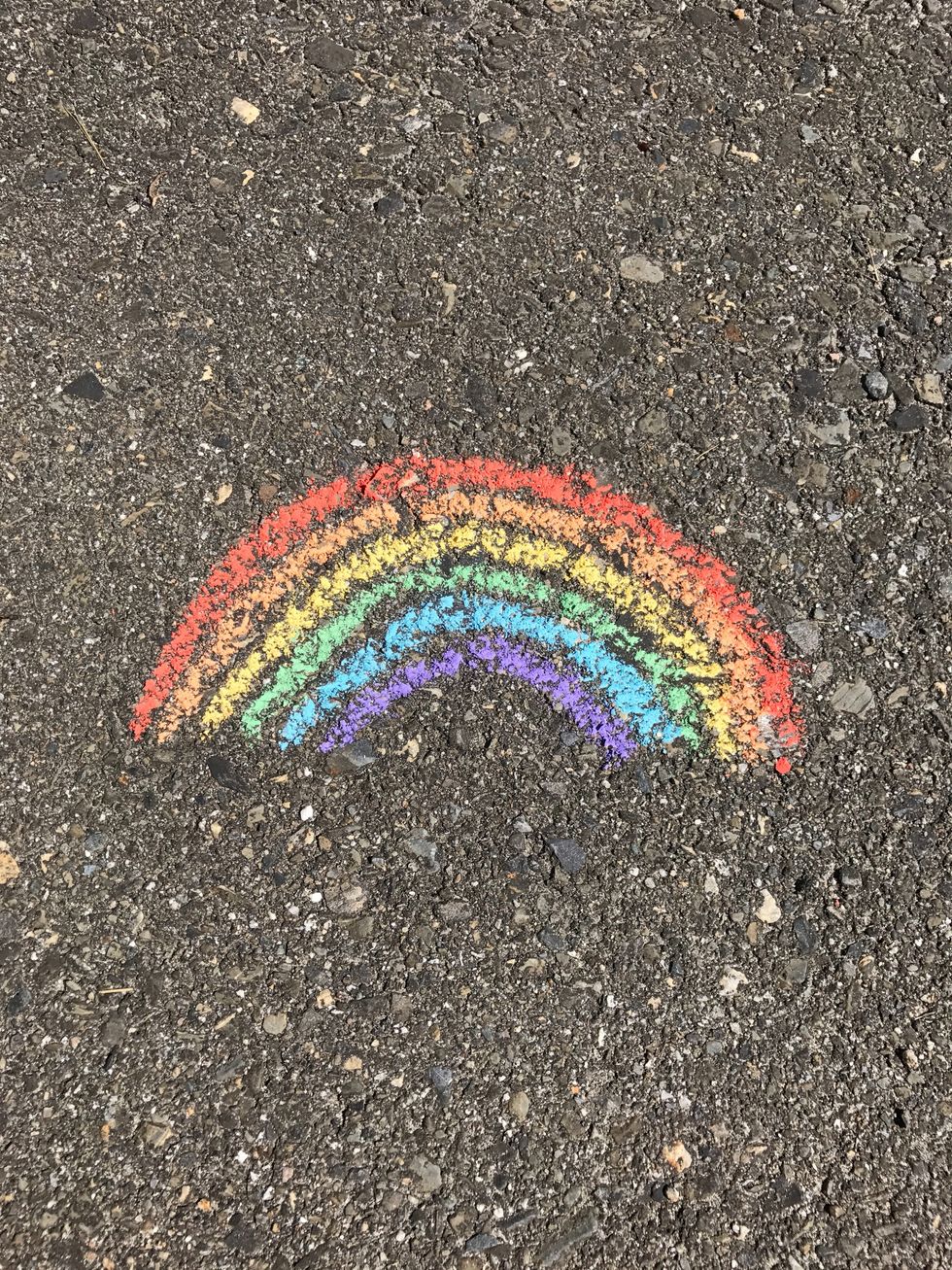 People Everywhere Are Drawing Rainbows To Cope With The Boredom Of Social Distancing