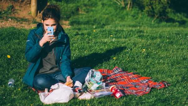 9 Things You Do When You FaceTime Your Best Friend
