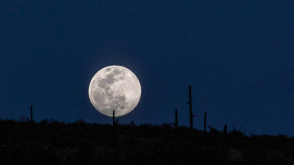 How To Celebrate the April 2020 Supermoon
