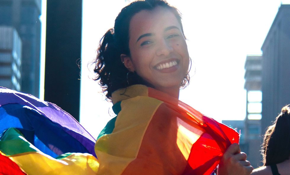 You Can Help Hinge Donate $15k To The LGBTQ Community By Going On A Digital Date