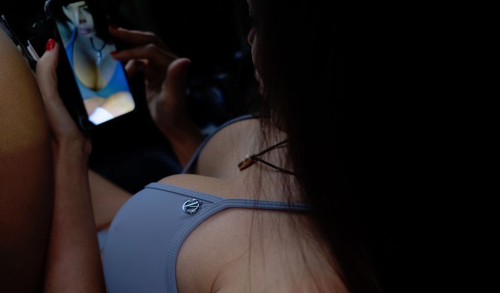 35 Sexts To Send Your Boo In Public For The 'Dirty Text' TikTok Challenge