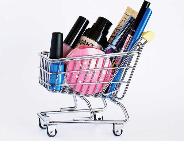 7 Humidity-Resistant Beauty Products You Need This Summer