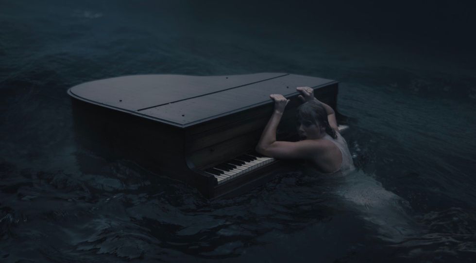 Taylor Swift's "folklore" Is Here, And This Is What Fans Are Thinking Of It