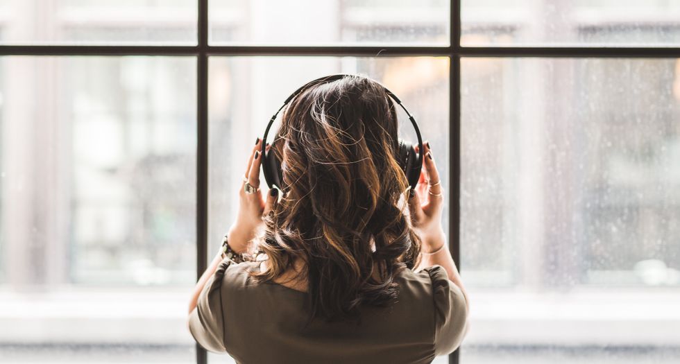 My Tinder Matches Made My Go-To Summer Playlist, And Now I Can't Stop Listening To My Heart