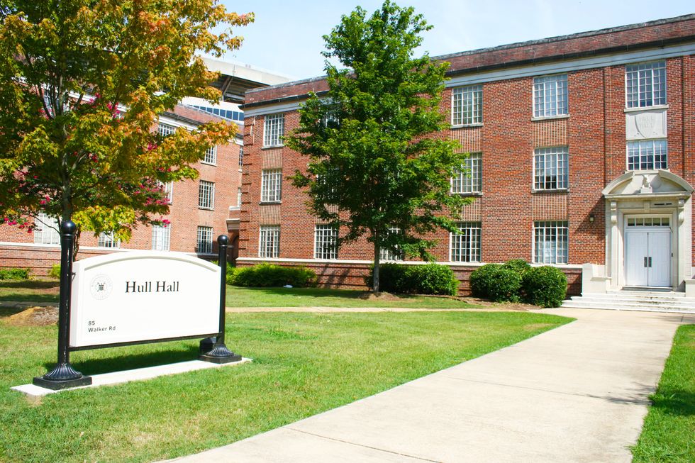 6 Reasons To Move Out Of Your Residence Hall And Into An Apartment ASAP