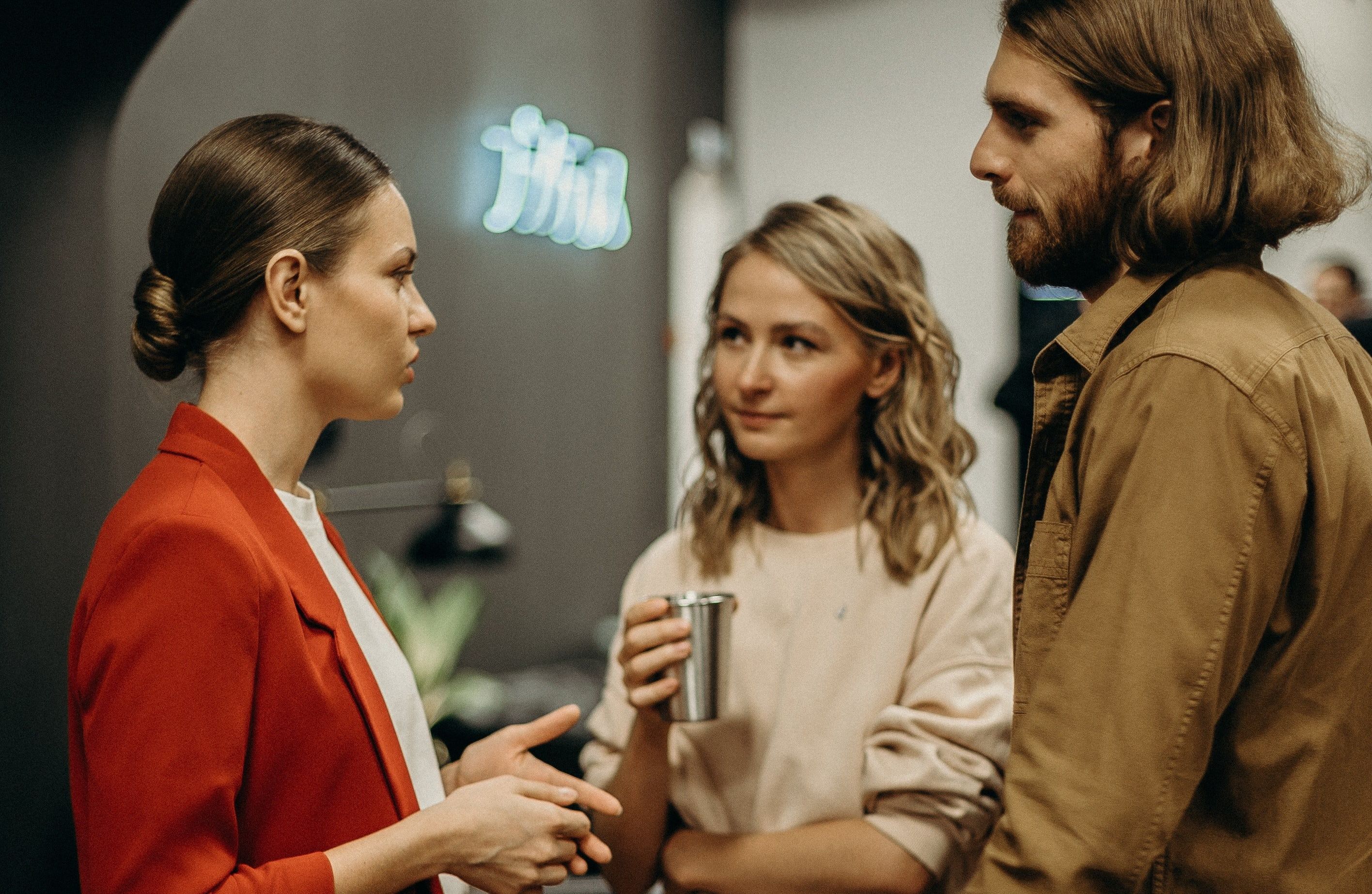 8 Ways To Easily Make Friends At A New Job