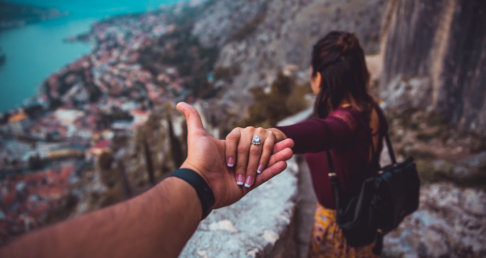 8 Tips For Finding Love On A Dating App, From Someone Who Married Her Tinder Match