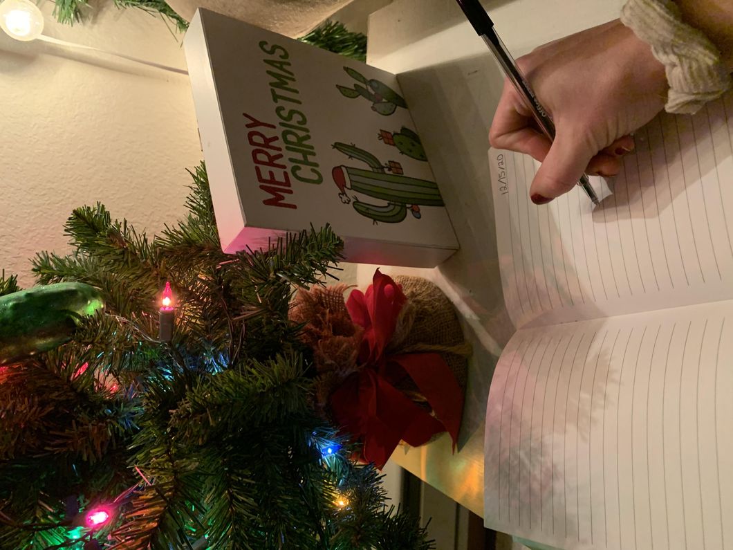 10 Thought-Provoking Journaling Prompts for the Christmas Season