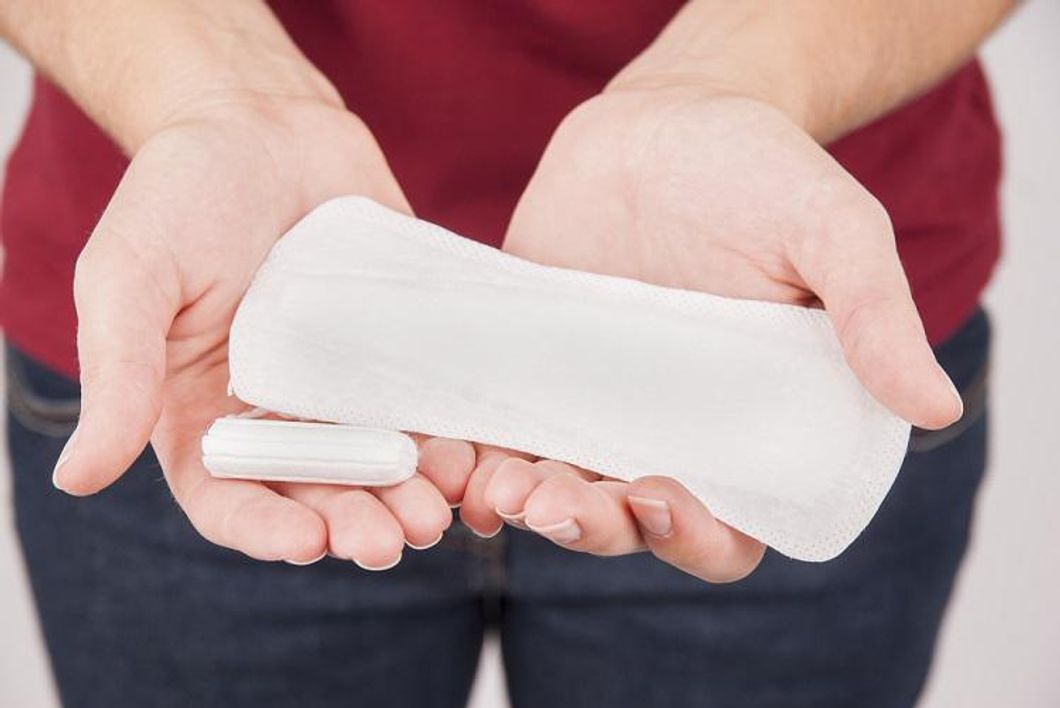 What are the factors to know about female incontinence pads?