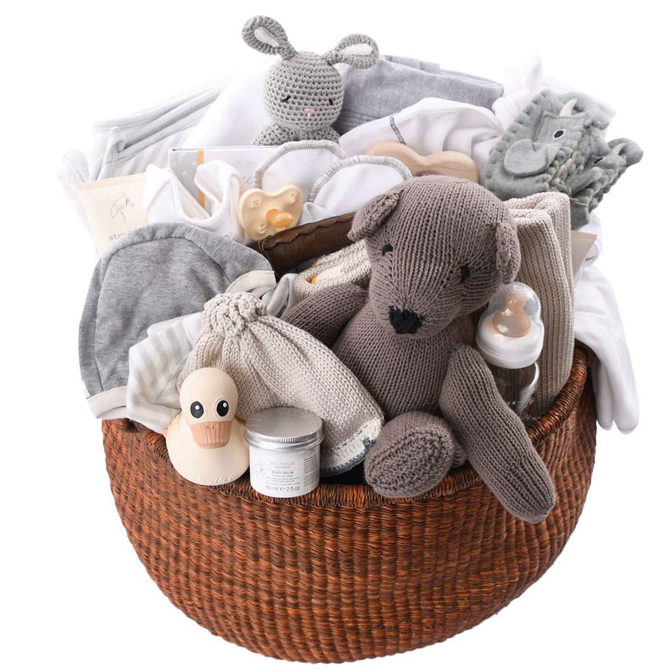 WHAT TO ADD IN A BABY GIFT BASKET
