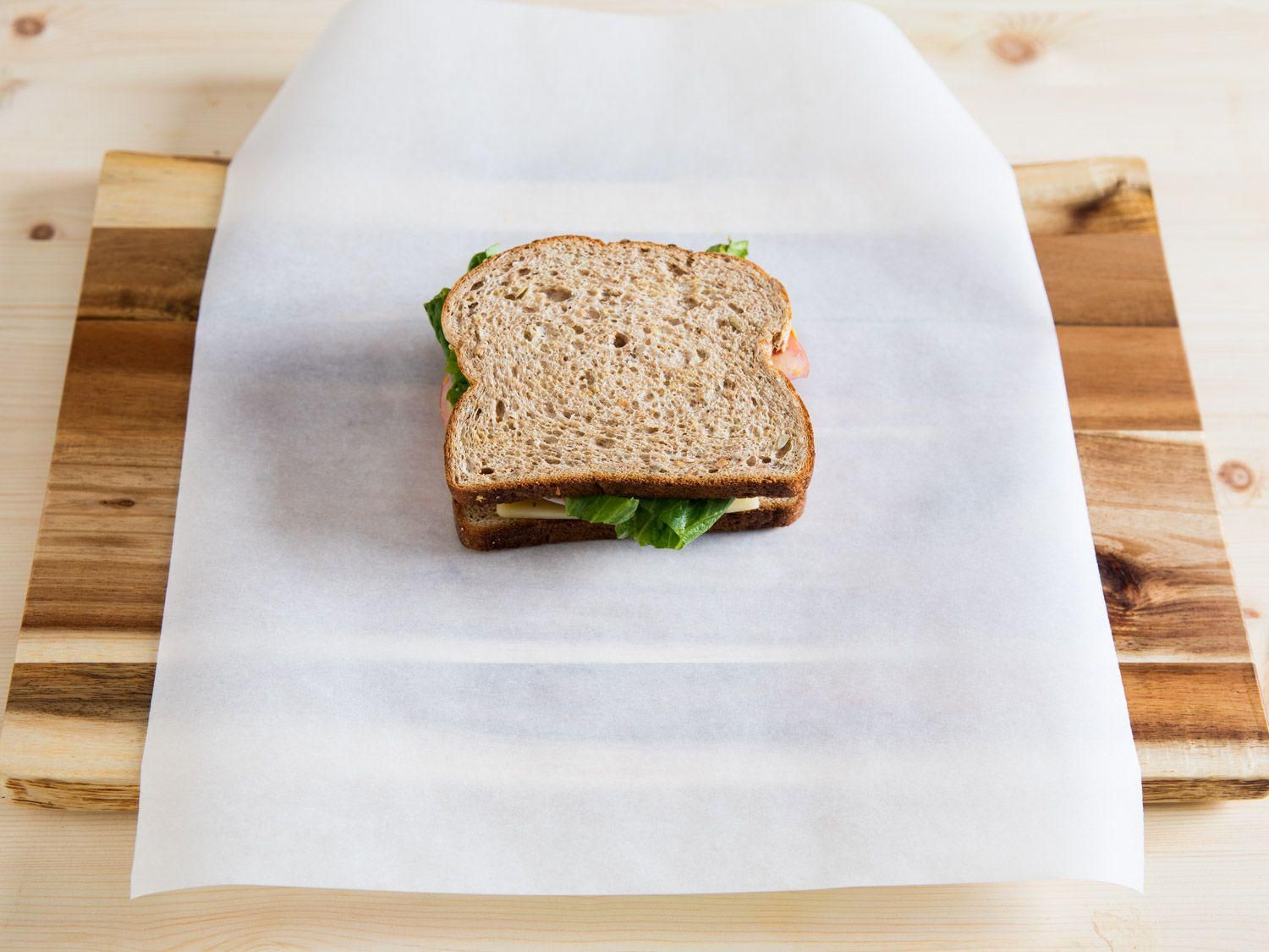How Do You Wrap a Sandwich With Paper?