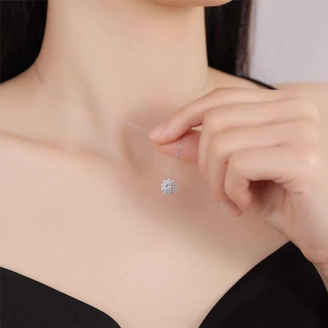 Mossanite vs. Diamond: What is the Biggest Difference,