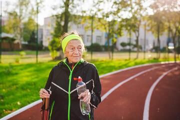 Health Benefits of a Brisk Walk For Elderly People