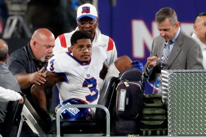 Sterling Shepherd gets hurt on Metlife Stadium turf