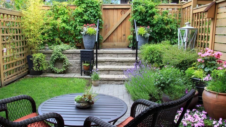 5 Tips for Landscaping Around a Patio