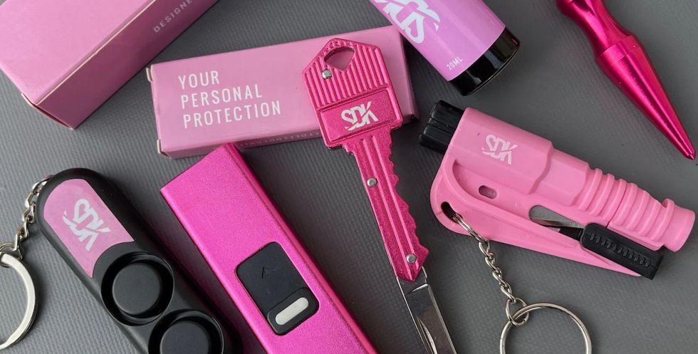 How to use a self-defense keychain in an emergency situation?