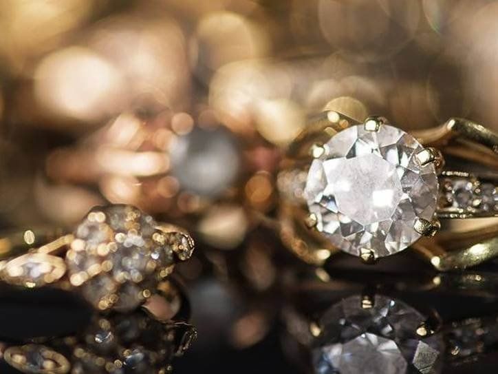 Carat vs. Quality: Is a 4-Carat Diamond Always Better than a Smaller