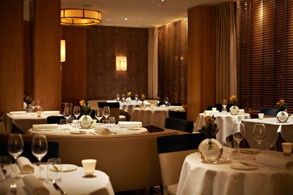 10 Signs You Work In A Restaurant