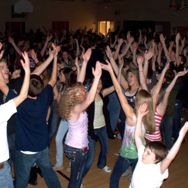 22 Throwback Songs To The 2000s