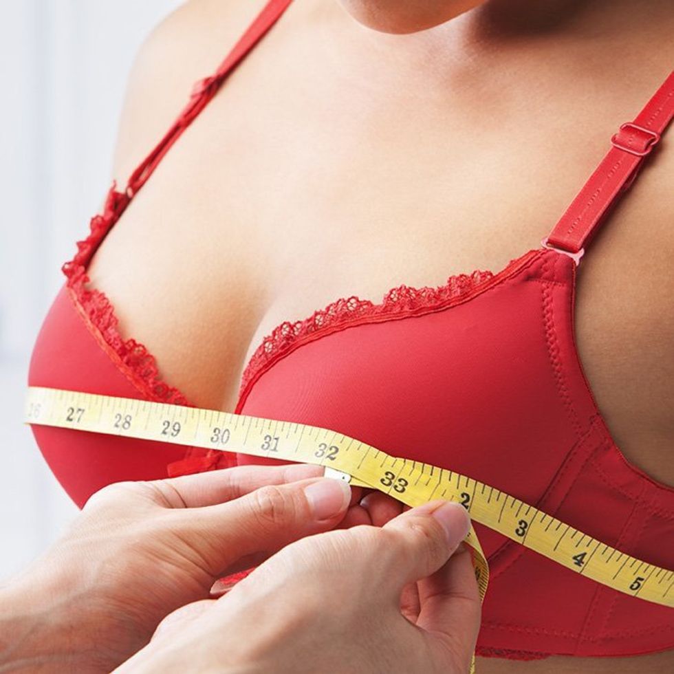 19 Issues All D-Cup Women Suffer From