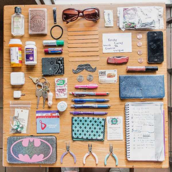 8 Weird Things You Find At The Bottom Of Your Purse