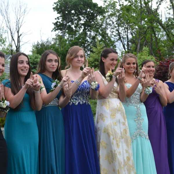 10 Reasons Your Hometown Friends Are The Greatest