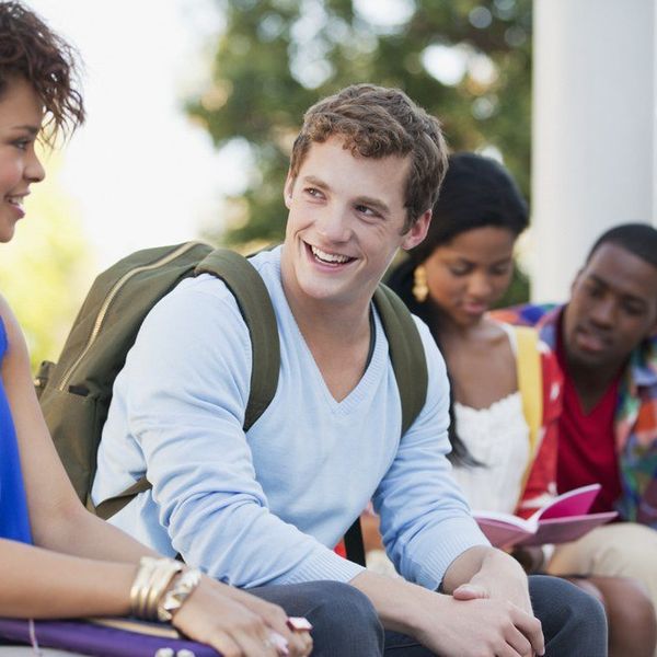 10 Reasons You Shouldn't Be On Tinder Freshman Year