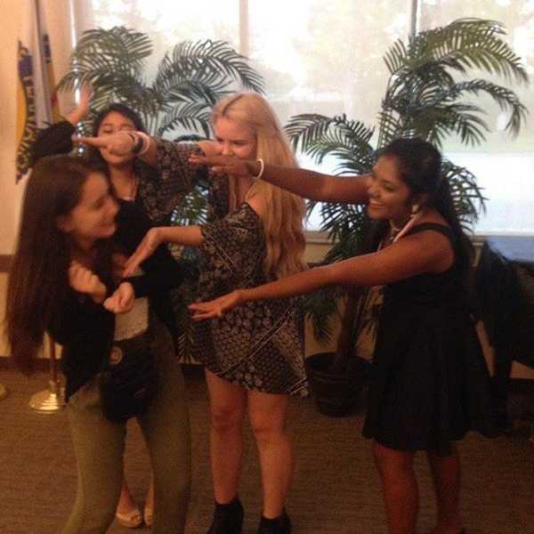 15 Relatable Moments You Experience When Your Best Friend Goes To A Different School