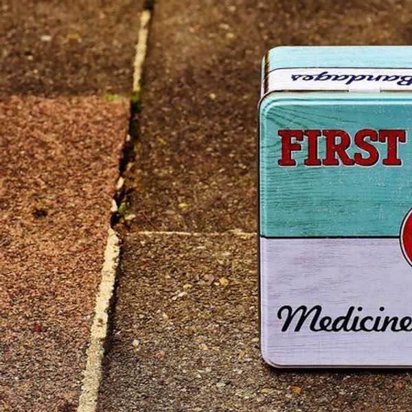 5 Items Every College Student Needs In Their Dorm While Being Sick