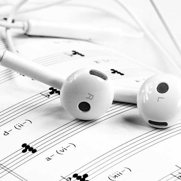 28 Fun Throwback Songs For Your Run