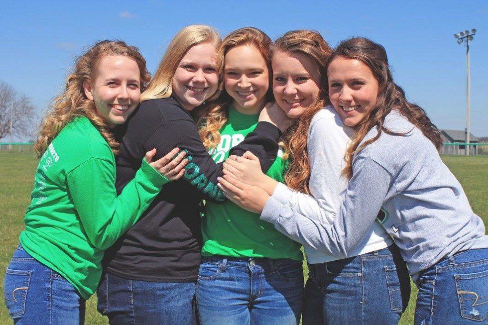 10 Reasons To Keep Your High School Best Friends