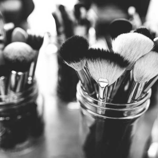 8 Essential Everyday Makeup Tools