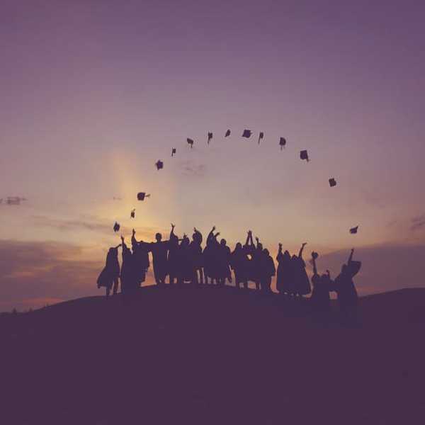 5 Signs You Are Graduating In May